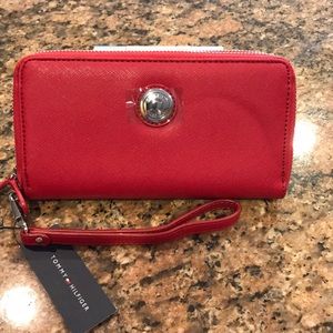 NEW Tommy Hilfiger Wristlet